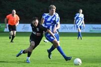 Nach schwachem Beginn wurden die Gäste, hier Ansgar Pflüger (links), immer besser und übernahmen das Spiel. Tim Scheuvens (rechts) hatte Schafhausen in Führung gebracht. 